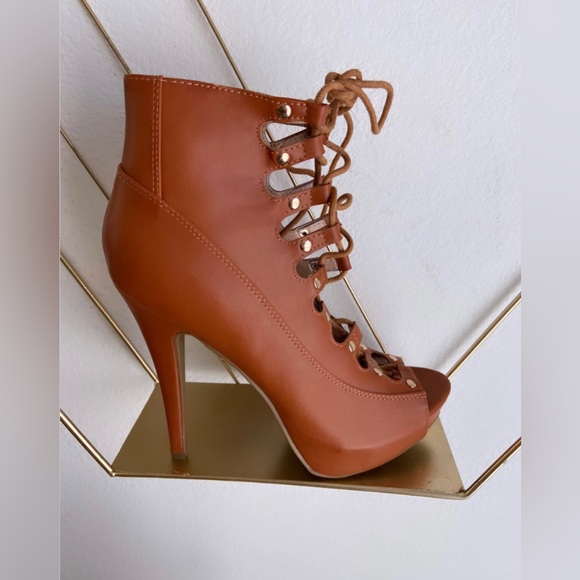 DB DK -Peep Toe Lace Up Heel Ankle Boots Size-9 - Picture 1 of 10